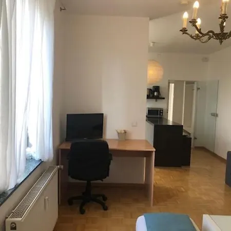 Appartement E - Quiet Business One Bedroom For 3 Guests